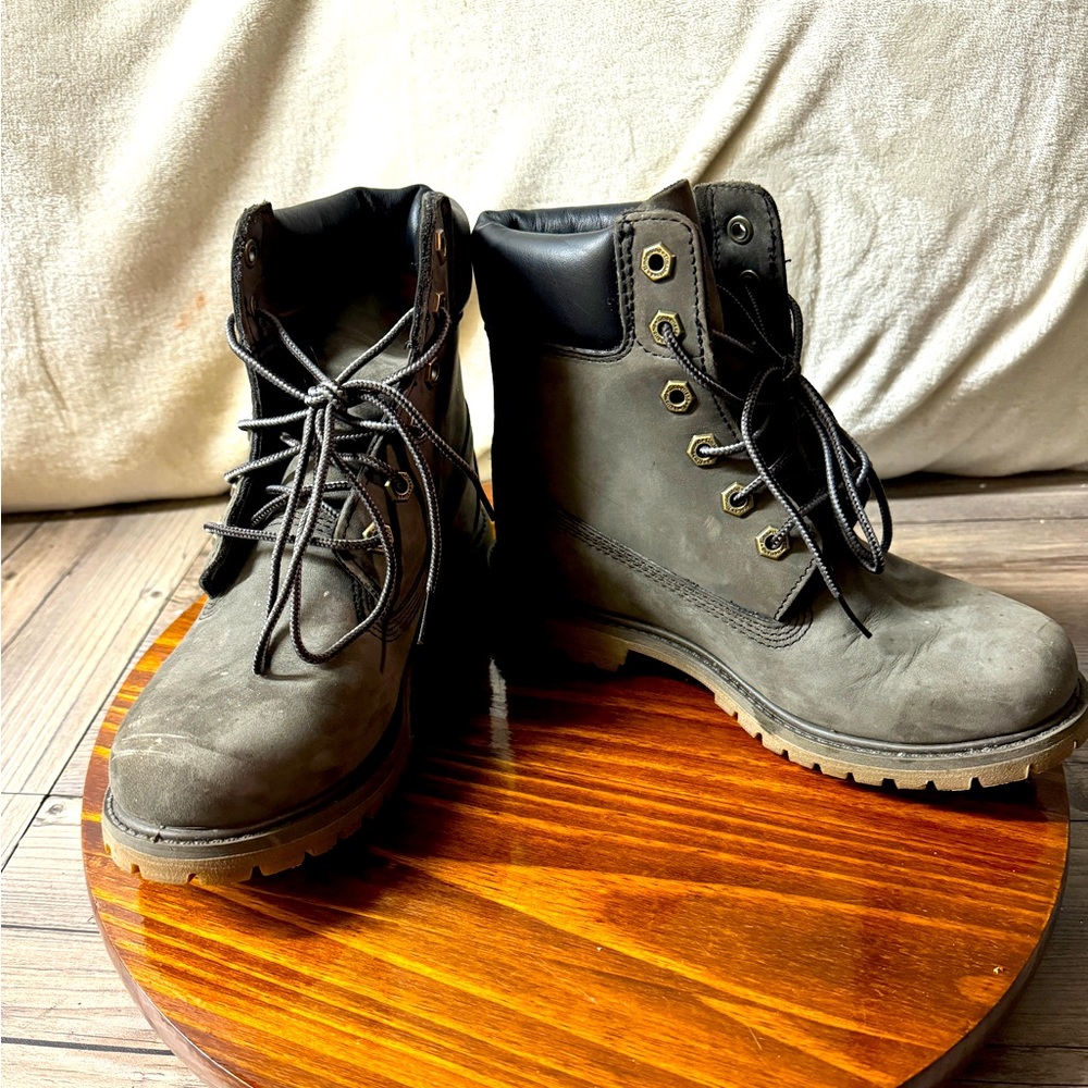Timberland WOMEN'S 6-INCH PREMIUM WATERPROOF  BOOTS Gray Size 6 A12LH A3840